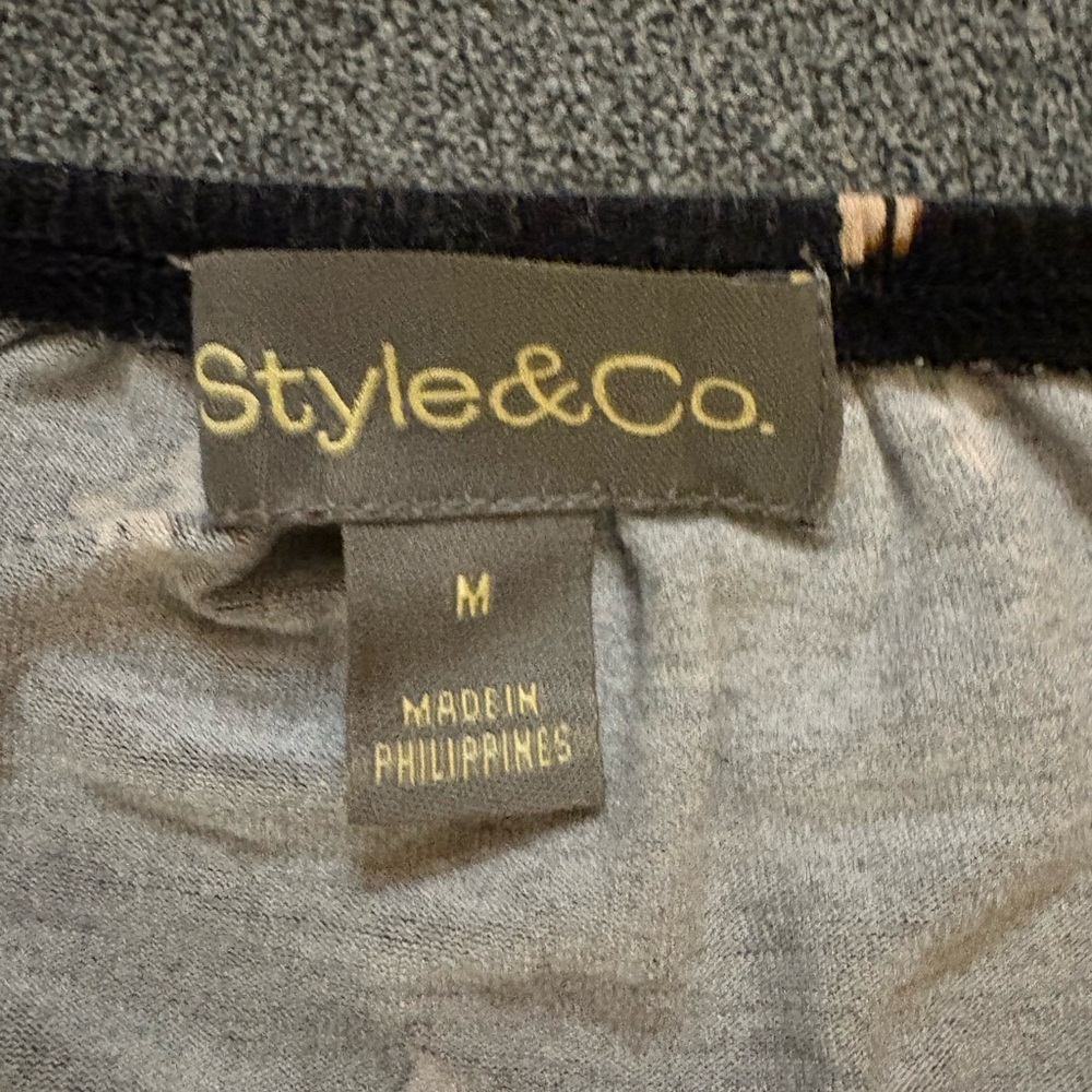 NWOT Style & Co Black Top w/ Gold Floral Detail Size M - Picture 3 of 12